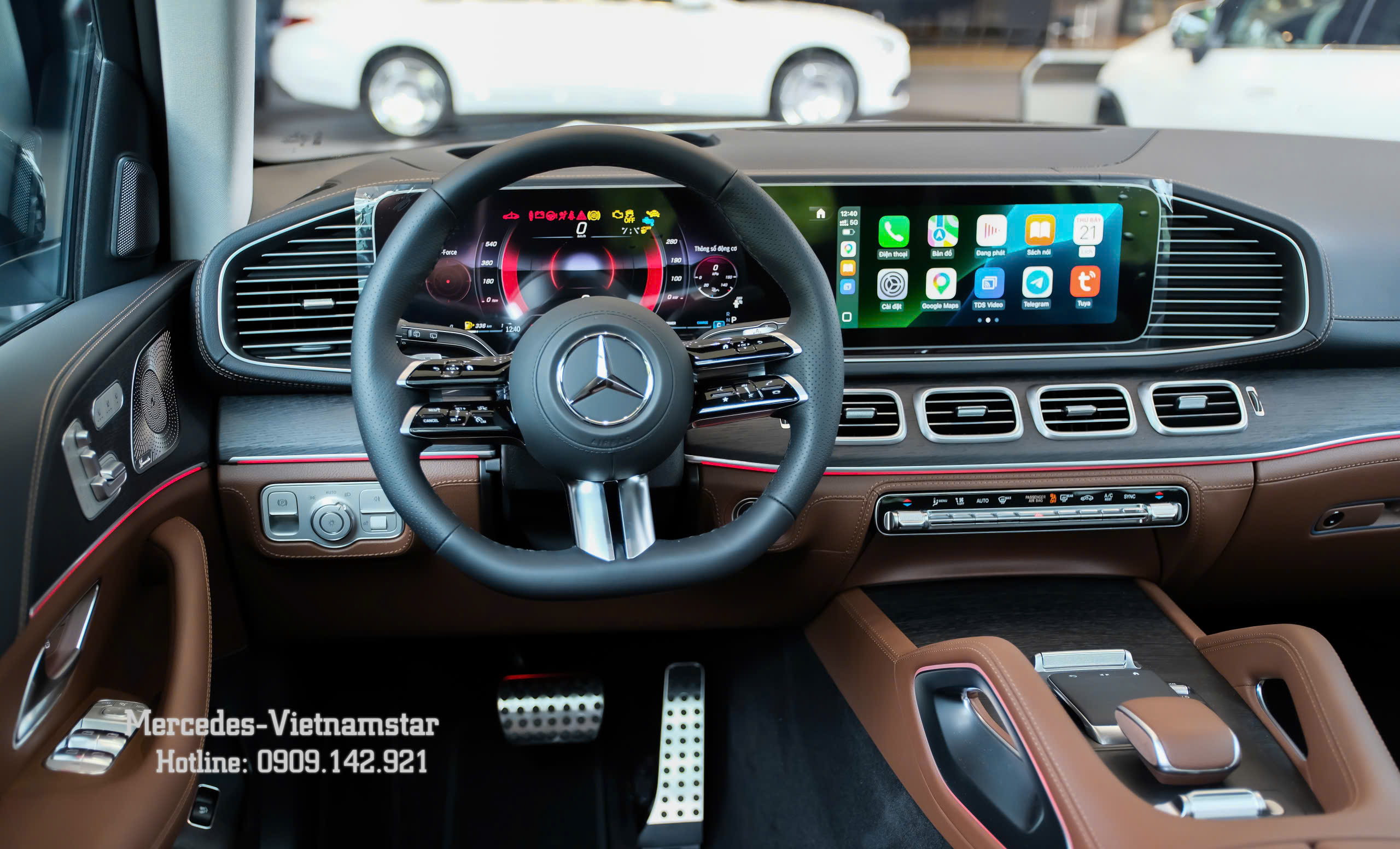 Màn hình kỹ thuật số hiển thị thông số lái sắc nét sau vô lăng của Mercedes-Benz GLS 450 Facelift.