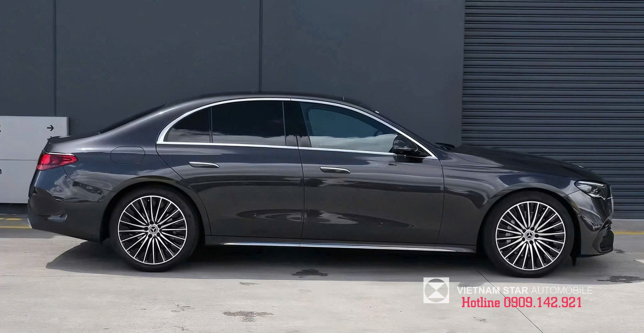 mercedes e 300 amg 2025 all new màu đen thiết kế thể thao mạnh mẽ