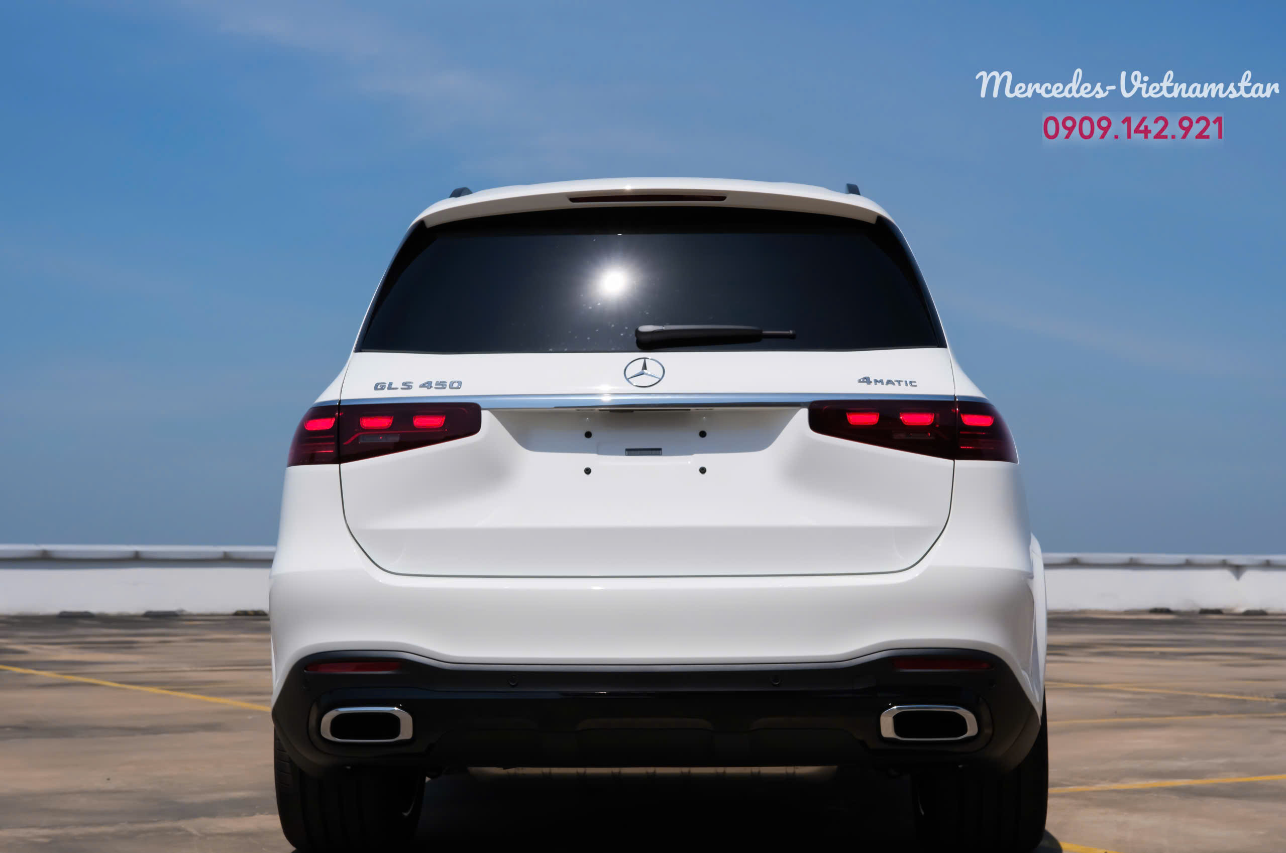 Đèn hậu LED đồ họa 3 khối ngang mới nhất trên Mercedes GLS 450 Facelift.