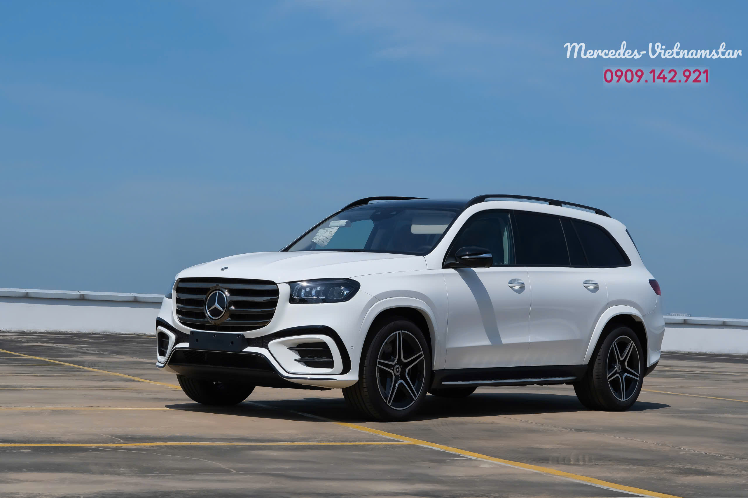 Ngoại thất Mercedes GLS 450 Edition màu Trắng Polar sang trọng và bề thế.