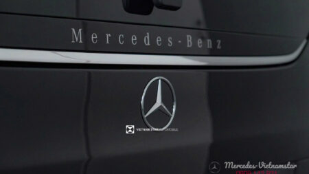 Cốp sau EASY-PACK đóng mở điện của V300 Avantgarde 2025