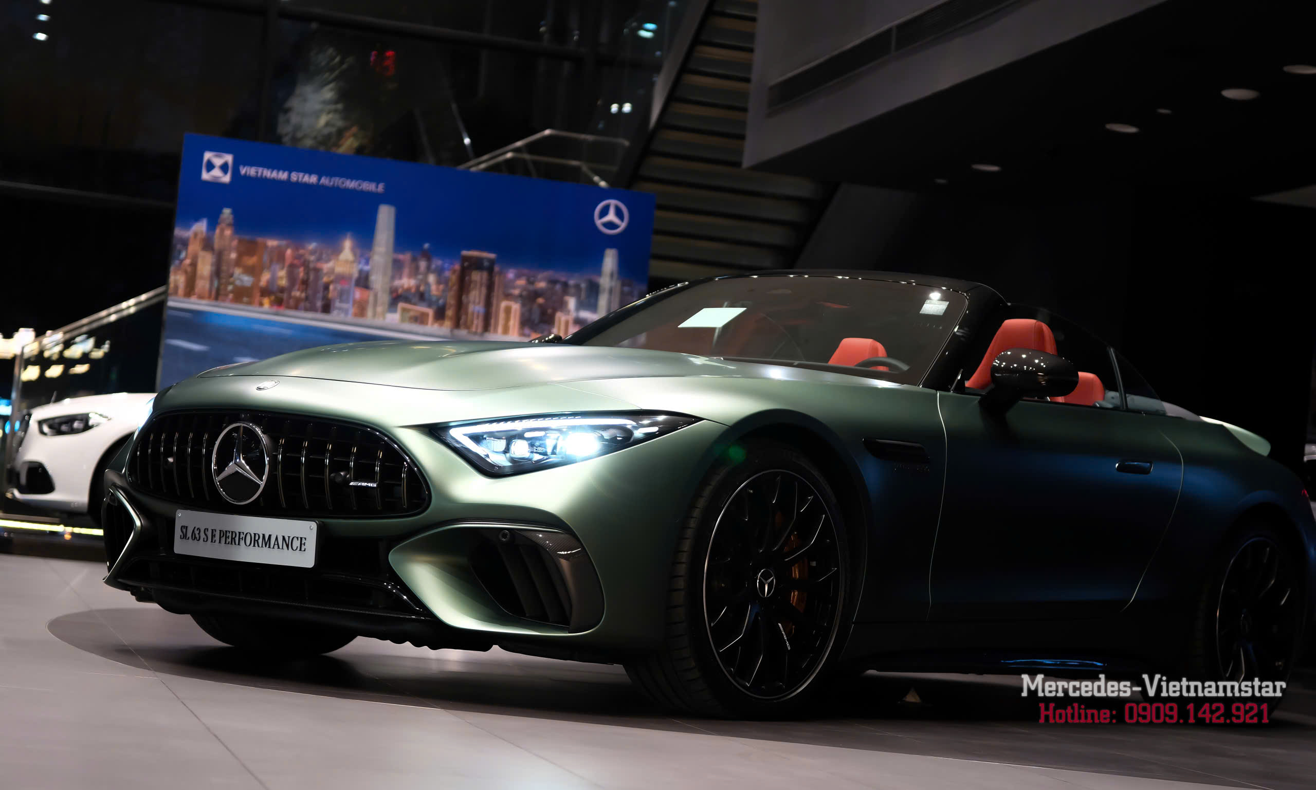 Vẻ ngoài đầy “chiến” của Mercedes-AMG SL63 Ireland Mid Green Magno với thiết kế thể thao mạnh mẽ và đường nét cơ bắp ấn tượng Vẻ ngoài đầy “chiến” của Mercedes-AMG SL63 Ireland Mid Green Magno với thiết kế thể thao mạnh mẽ và đường nét cơ bắp ấn tượng