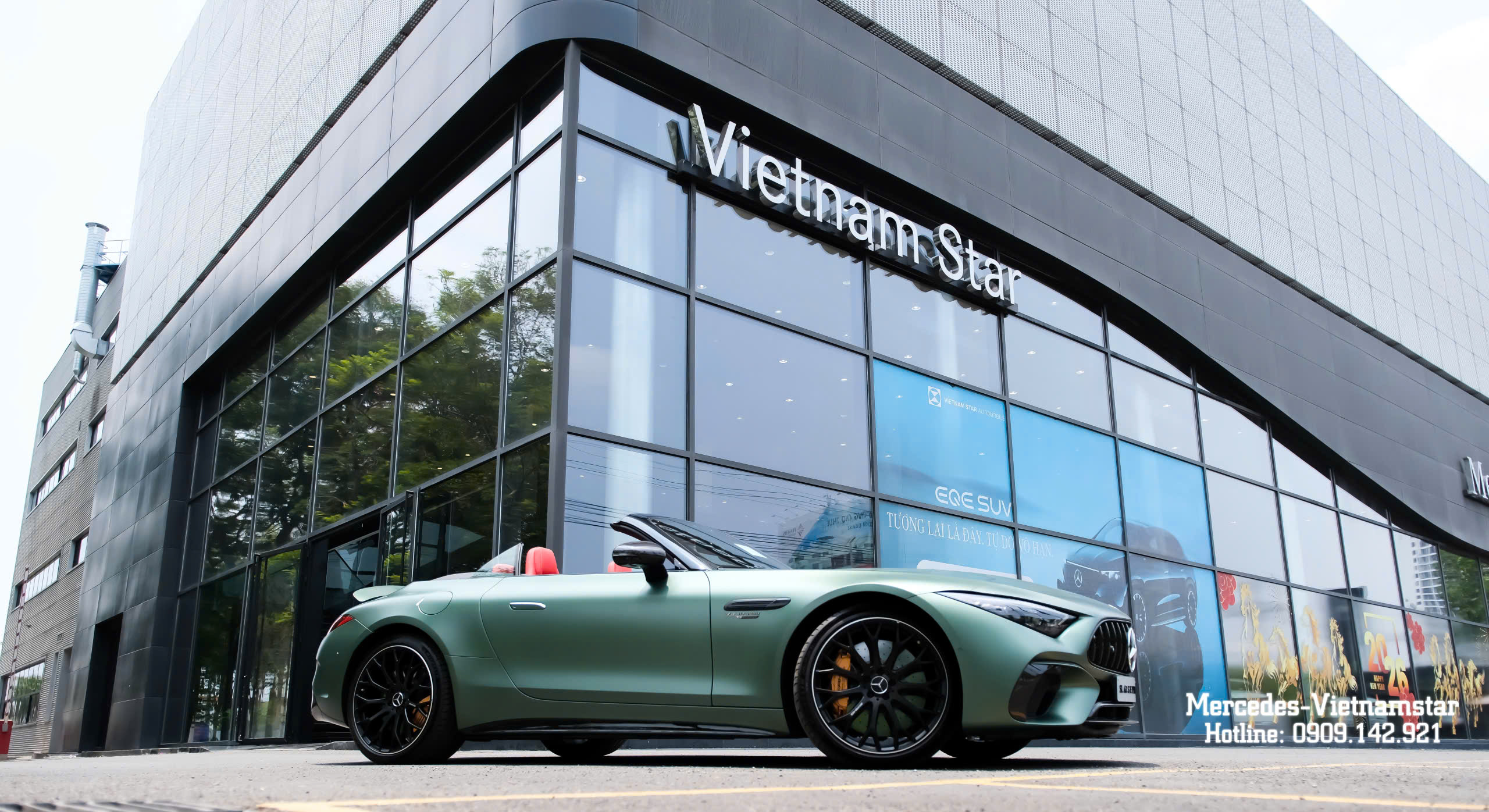 Ngoại thất Mercedes AMG SL63 Ireland Mid Green Magno góc trước sang trọng