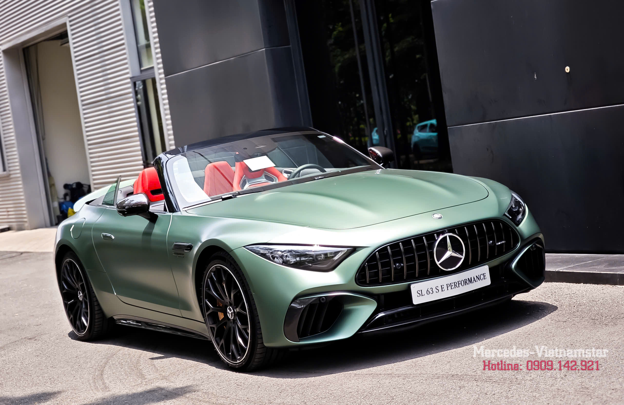 Ngoại hình Mercedes AMG SL63 Ireland Mid Green mang phong cách cao cấp