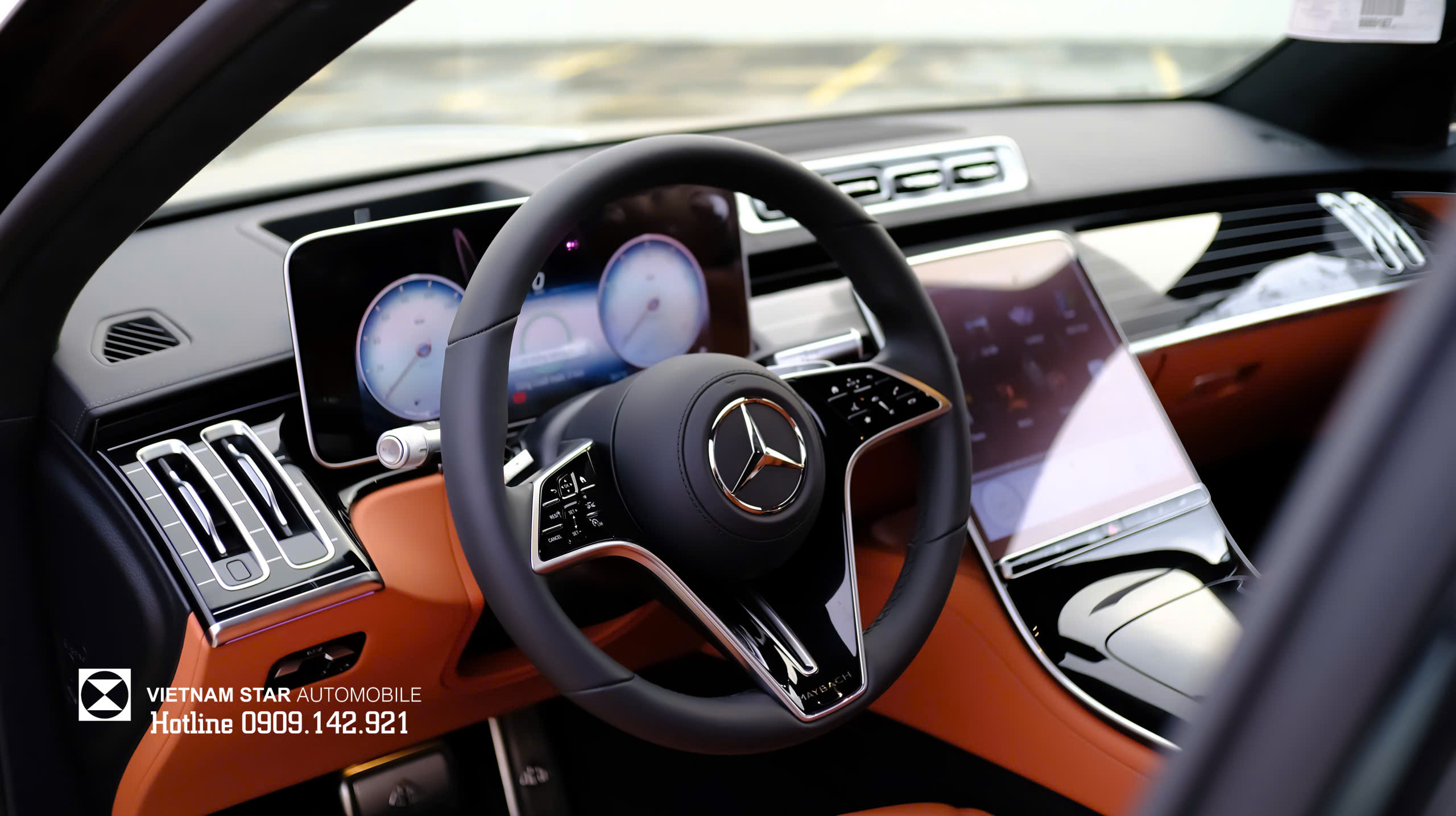 vô lăng maybach s450 2025 bọc da nappa và chi tiết ốp gỗ cao cấp