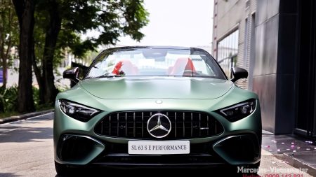 Chi tiết lưới tản nhiệt SL63 xanh magno phong cách Panamericana