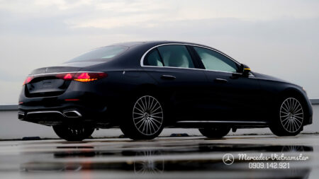 Gói thiết kế ngoại thất thể thao AMG Line trên E300 Đen.