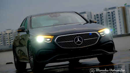 Cụm đèn trước DIGITAL LIGHT của Mercedes E 300 All New.