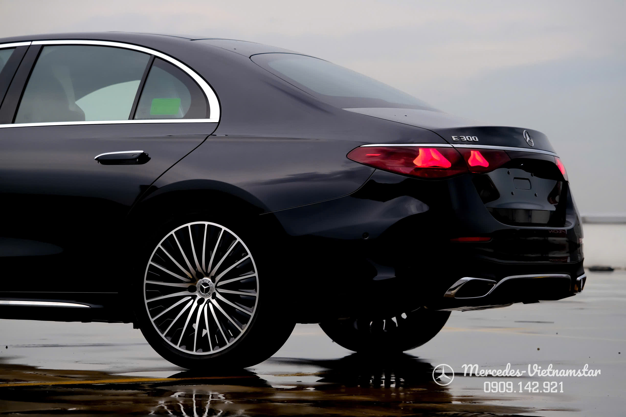 Mâm hợp kim thể thao AMG 20-inch của E300 Đen.