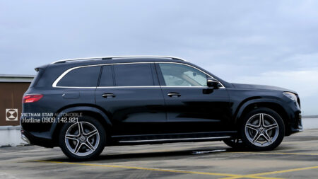 Mercedes GLS 450 4MATIC màu đen dẫn động 4 bánh