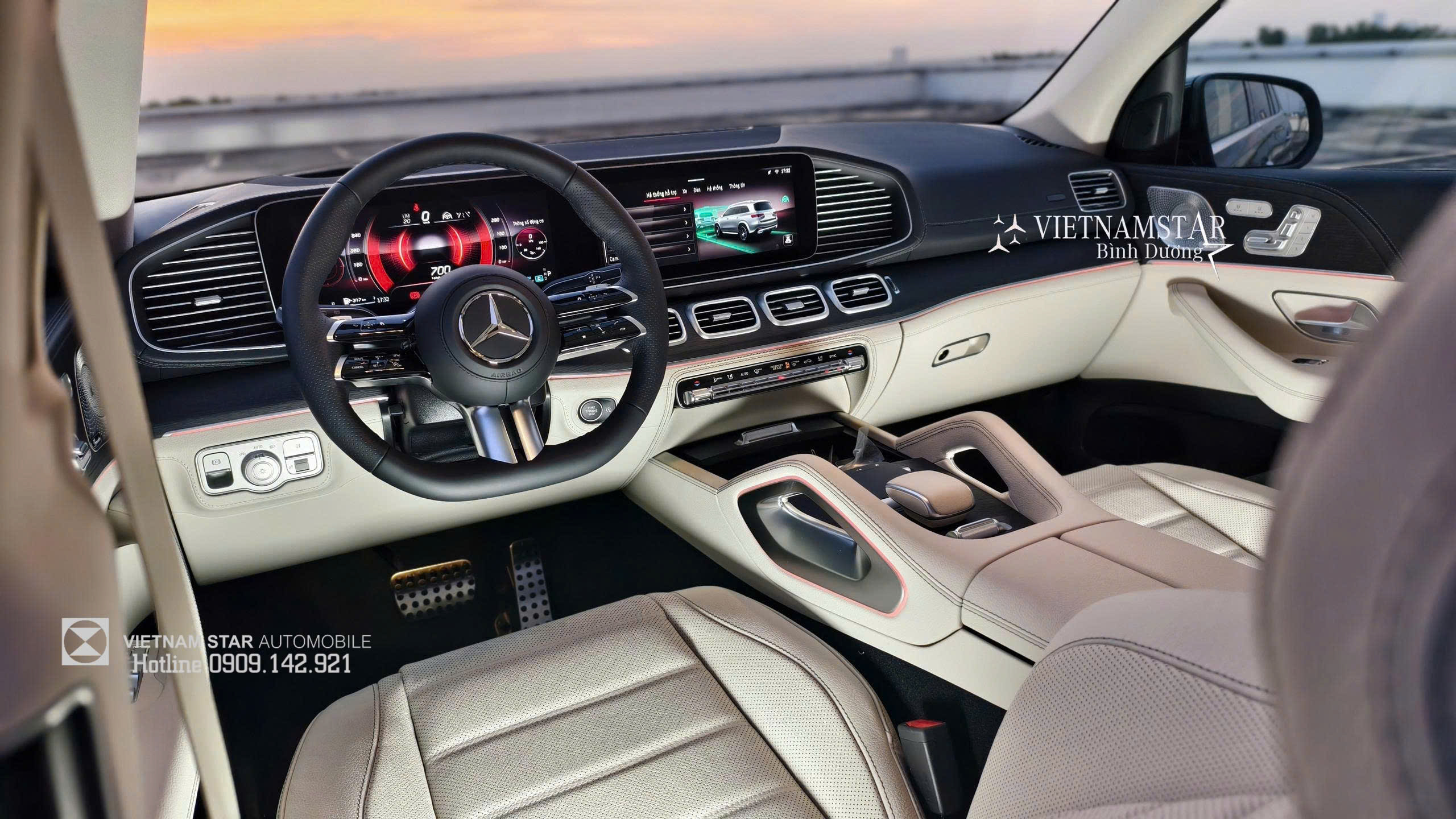 Chi tiết ốp gỗ sồi phối cùng nội thất màu Be trên Mercedes GLS450
