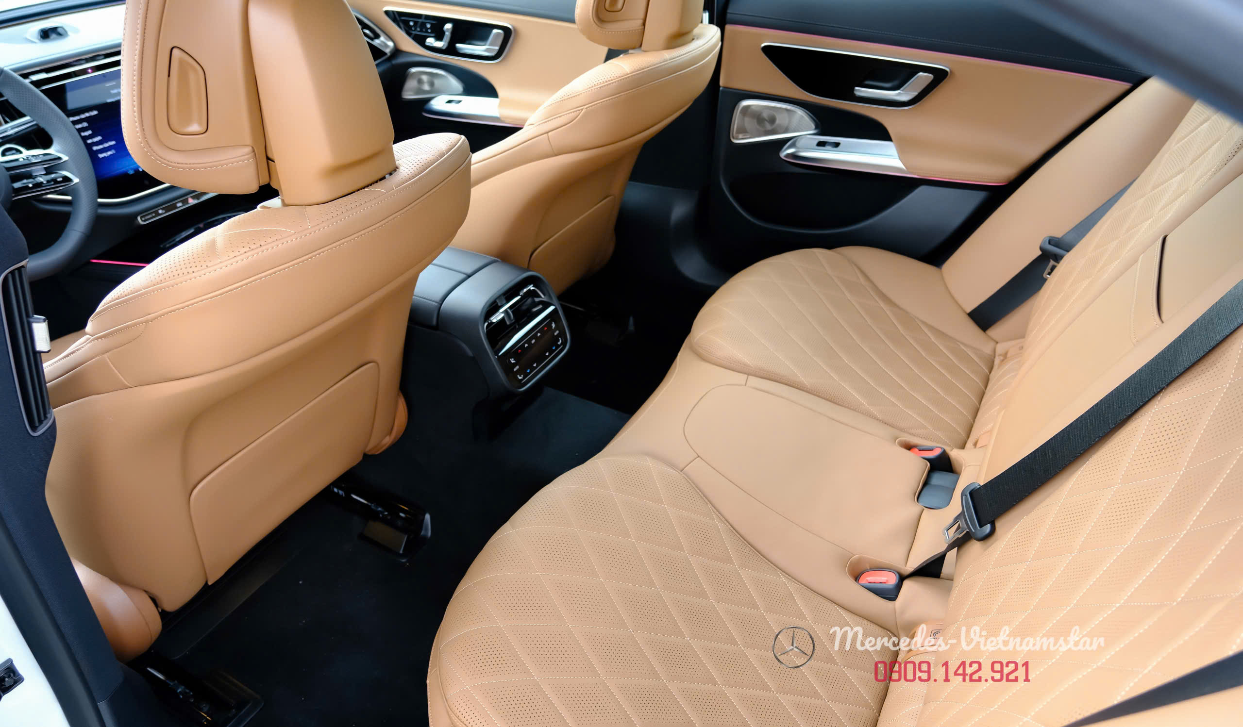 nội thất Nâu trên E300 AMG All New