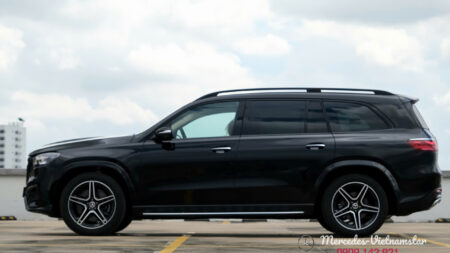 Thân xe Mercedes GLS450 Edition 30 đen với gói Night Package