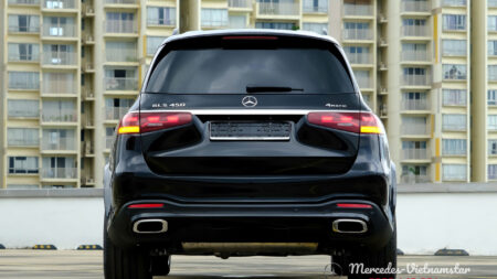 Đuôi xe Mercedes GLS450 Edition 30 màu đen hiện đại