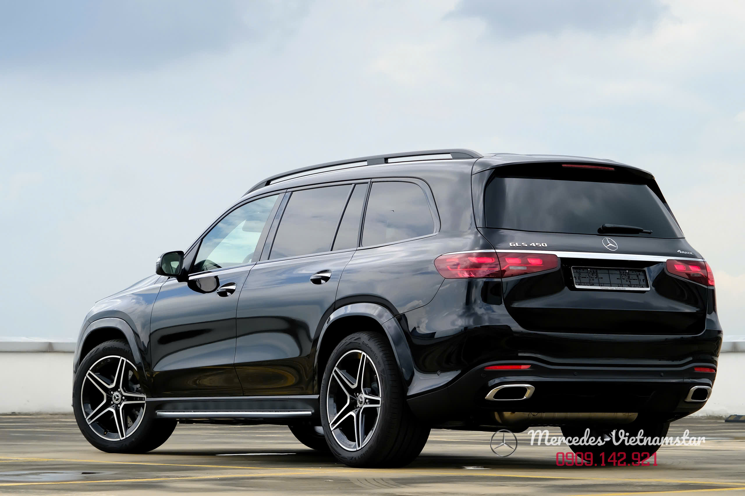 Ngoại thất Mercedes GLS 450 Edition 30 màu Đen bóng sang trọng