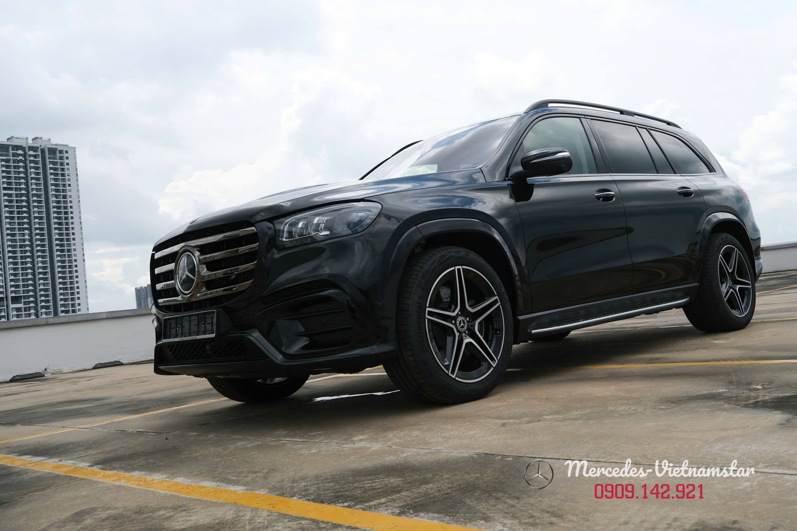 SUV 7 chỗ hạng sang Mercedes GLS 450 Edition 30 màu đen