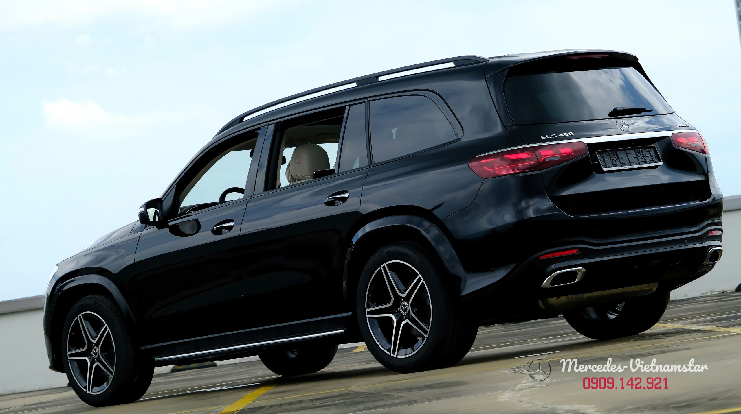 Tổng thể phía sau đầy quyền lực của GLS 450 Edition 30 Màu Đen
