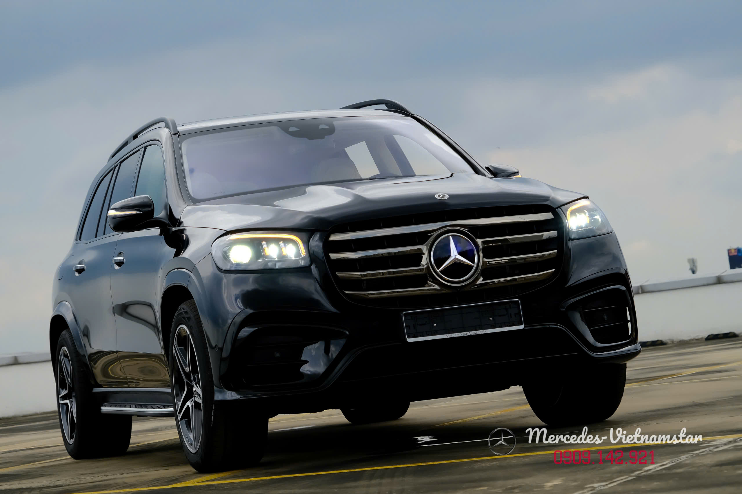 Hệ thống đèn Multibeam LED thông minh của Mercedes GLS450 Edition 30