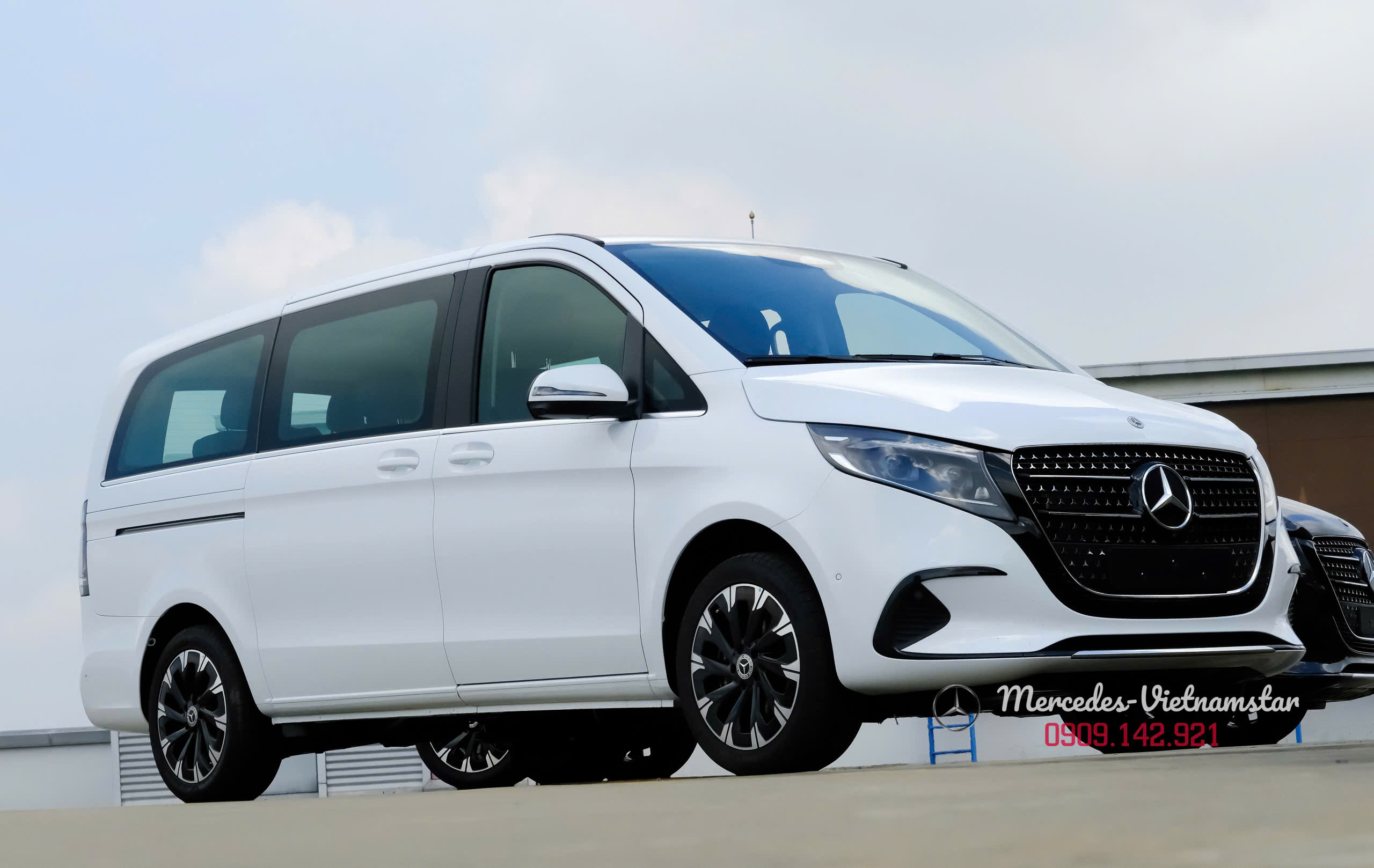 Xe MPV hạng sang Mercedes V 300 thiết kế Sensual Purity đẳng cấp doanh nhân.