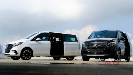 Ngoại hình Mercedes V300 Avantgarde Trắng nhìn từ bên hông với chiều dài cơ sở 3200mm.