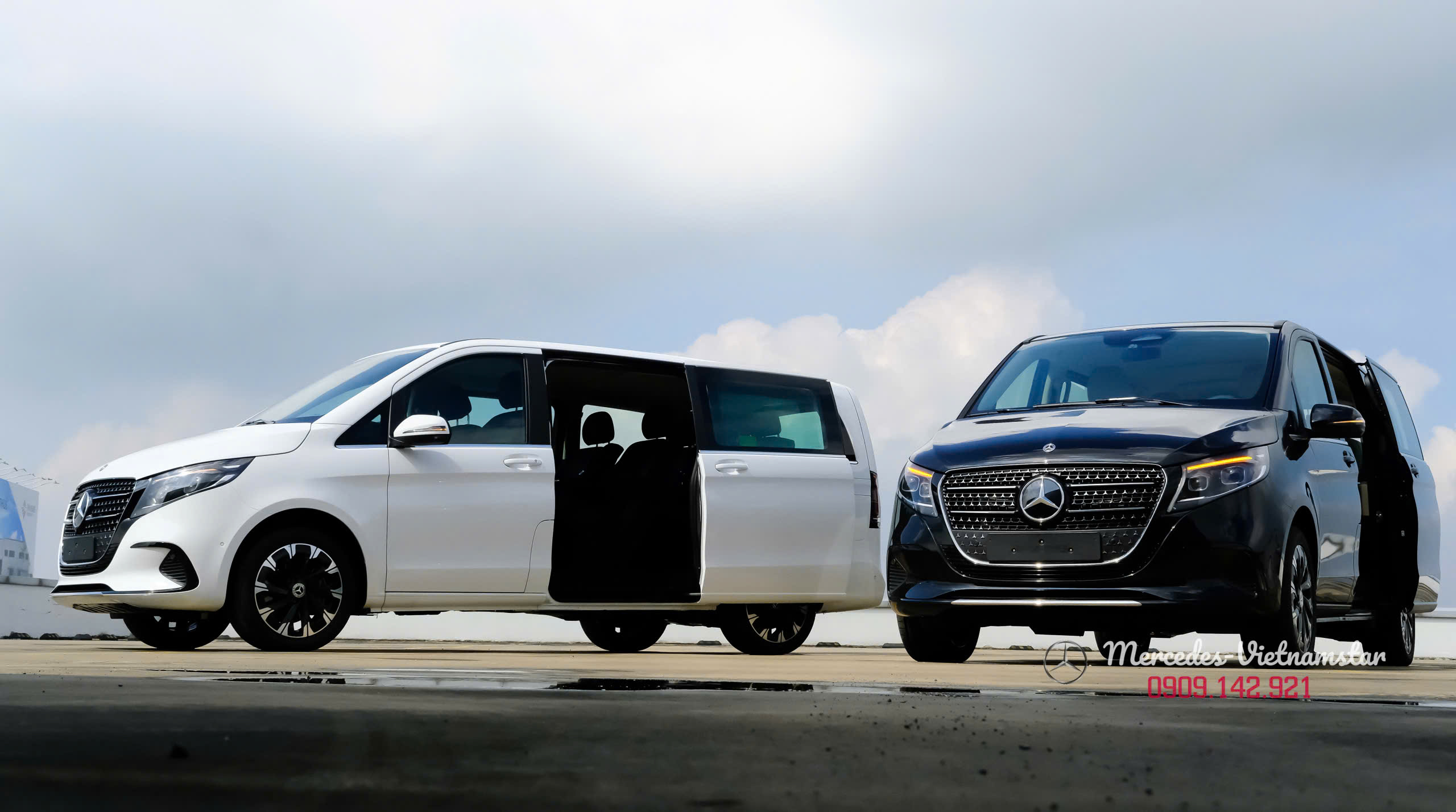 Ngoại hình Mercedes V300 Avantgarde Trắng nhìn từ bên hông với chiều dài cơ sở 3200mm.