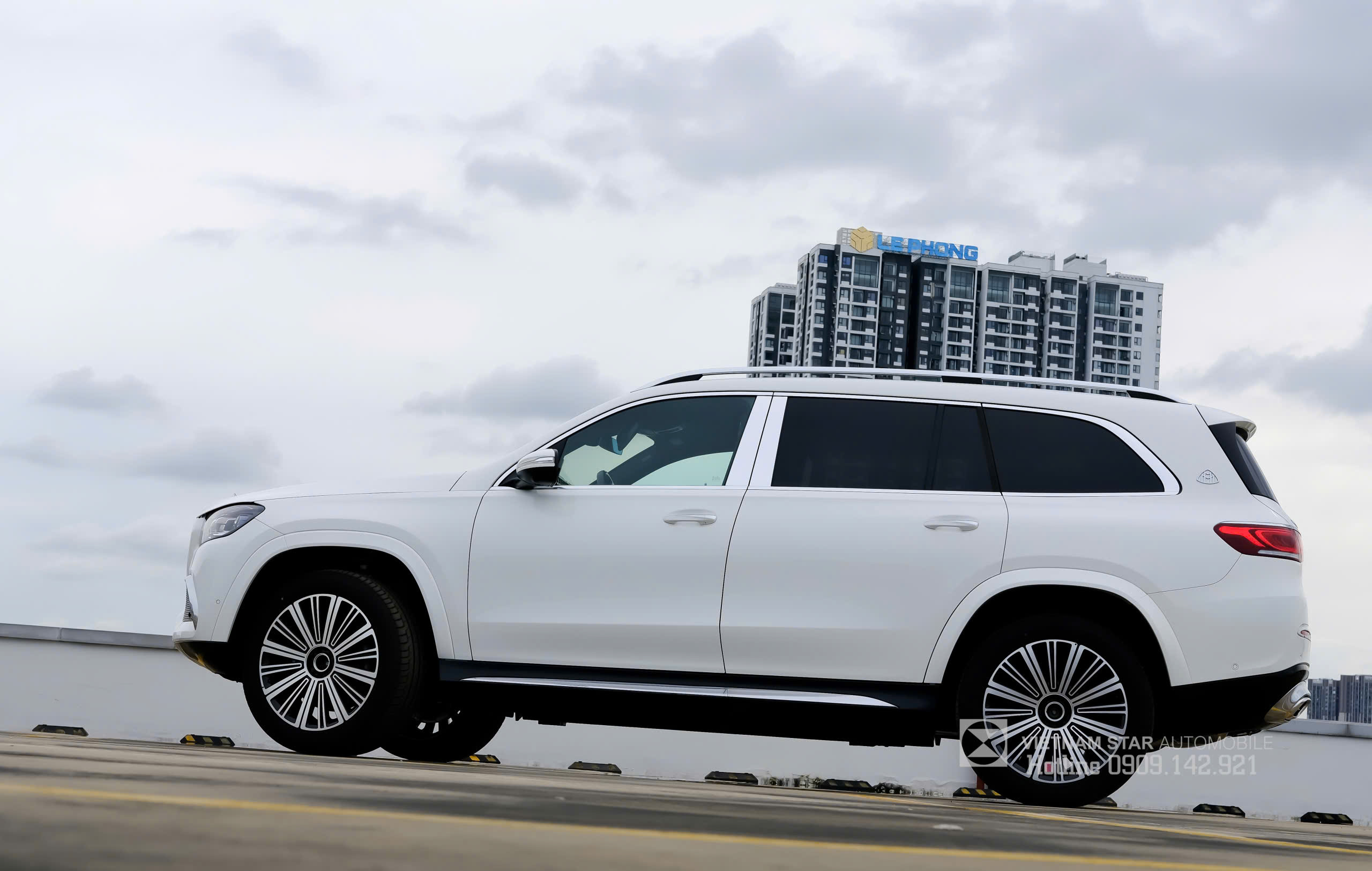 Chiều dài cơ sở 3135 (mm) tạo dáng vẻ bề thế cho GLS480 Màu Trắng. Chiều dài cơ sở 3135 (mm) tạo dáng vẻ bề thế cho GLS480 Màu Trắng.