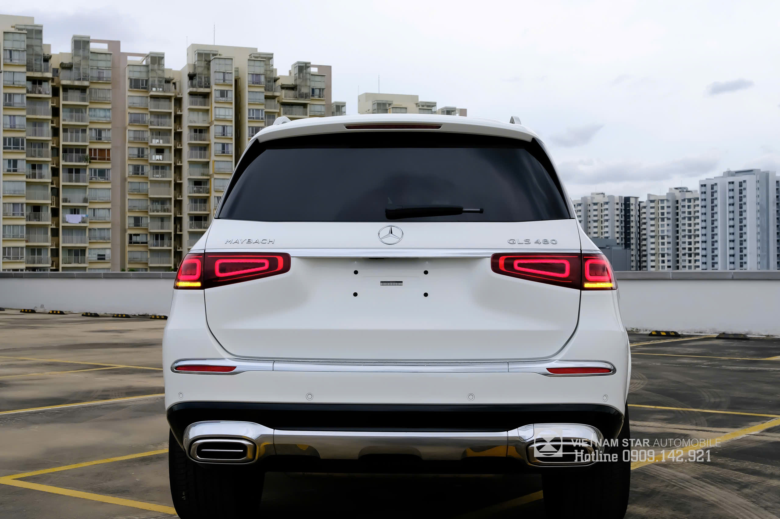Đuôi xe Maybach GLS480 màu Trắng