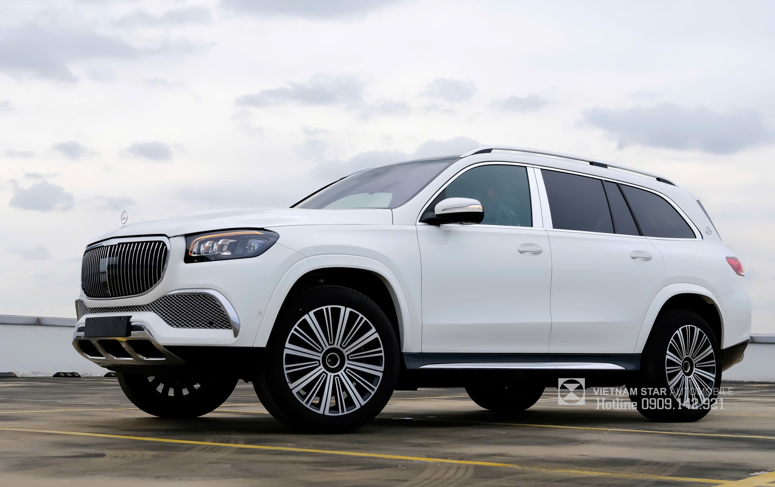 Chiếc Maybach GLS 480 2025 đang được trưng bày tại đại lý chính hãng. Chiếc Maybach GLS 480 2025 đang được trưng bày tại đại lý chính hãng.