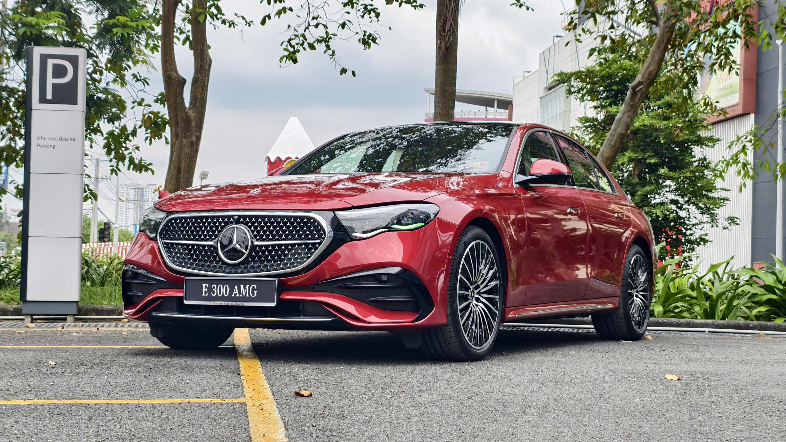hình ảnh đầu xe e300 all new màu đỏ 2025