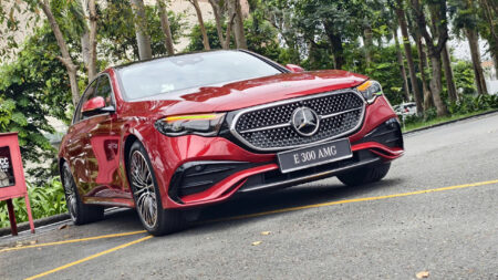 Mercedes E 300 AMG Màu Đỏ, công nghệ sơn gốc nước cao cấp.