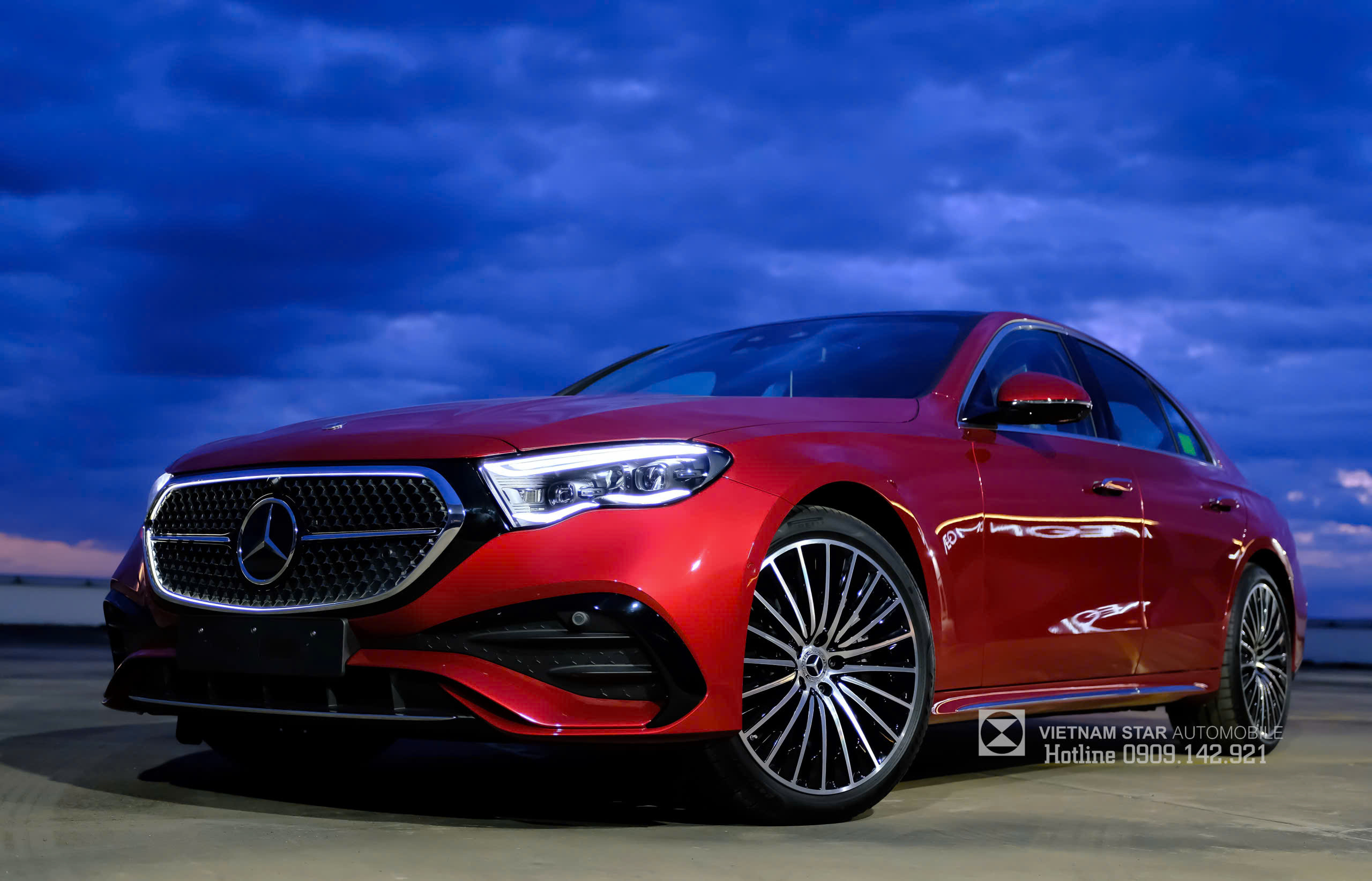 E300 AMG All New màu Đỏ