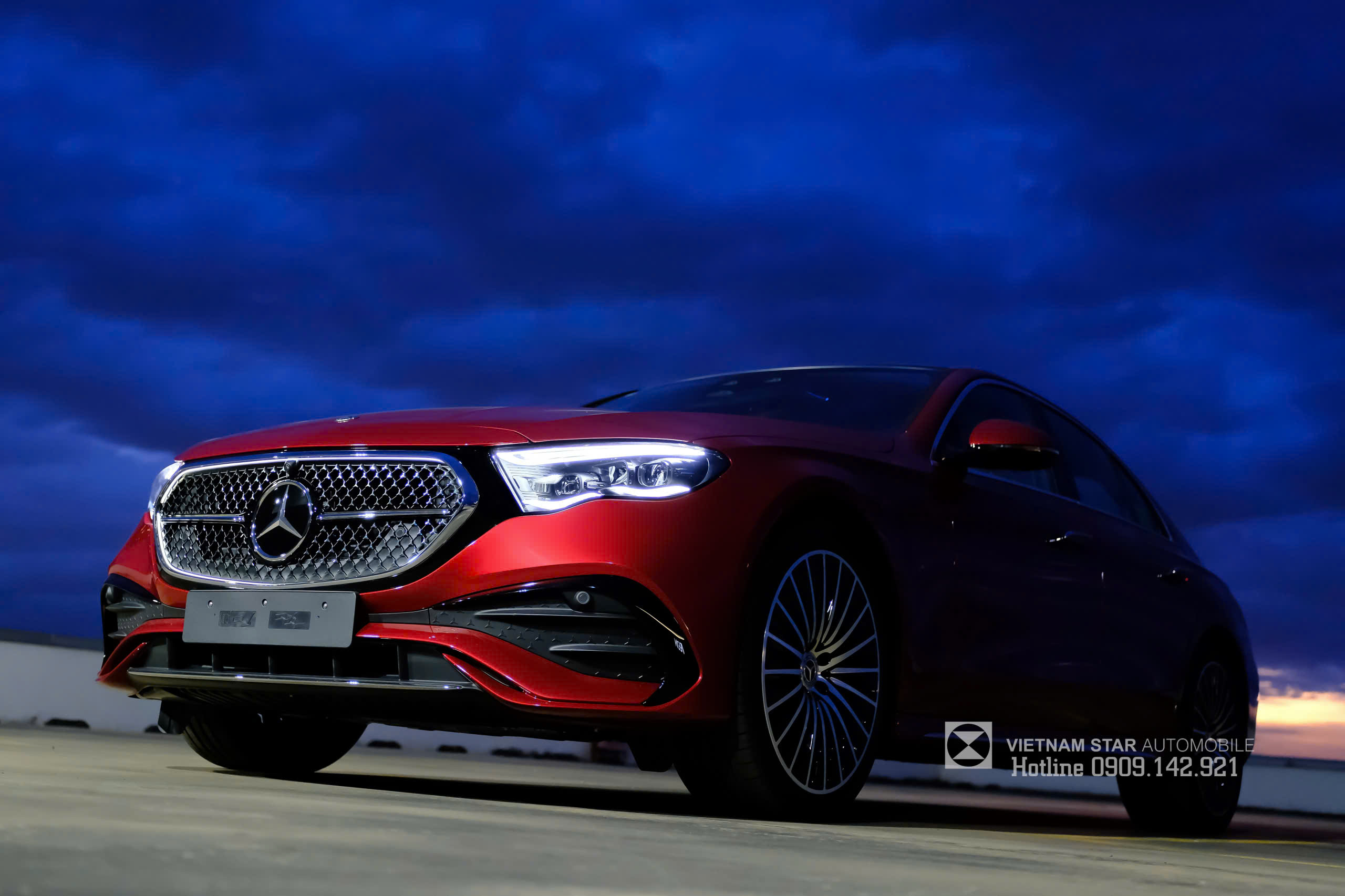 E300 AMG All New Màu Đỏ