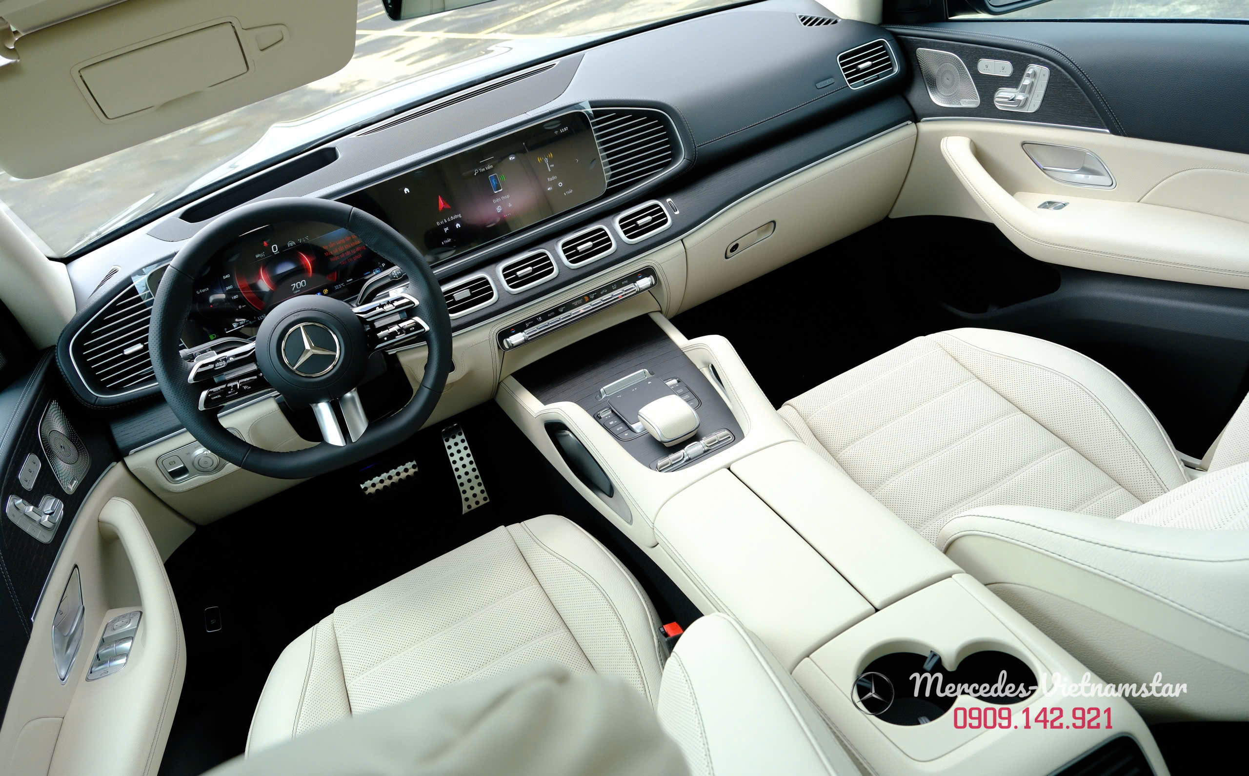 Tổng thể nội thất Mercedes GLS 450 Edition 30 màu Be Macchiato sang trọng