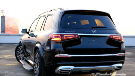 Bậc lên xuống tự động đóng mở bằng điện của Maybach GLS.