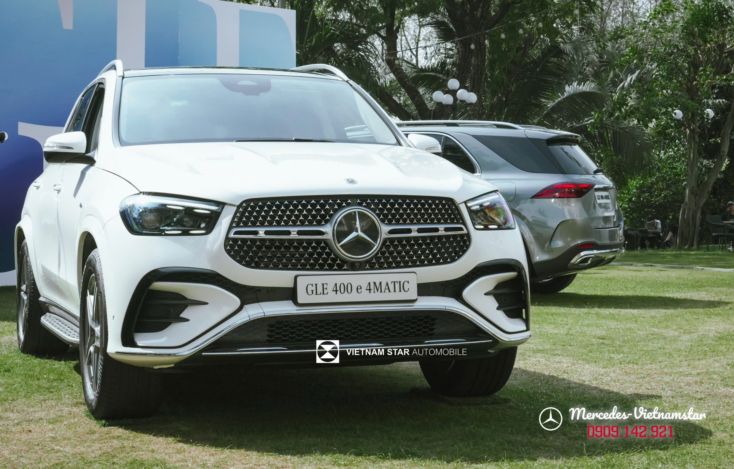 Đầu xe Mercedes GLE 400 e màu Trắng Polar với gói AMG Line thể thao