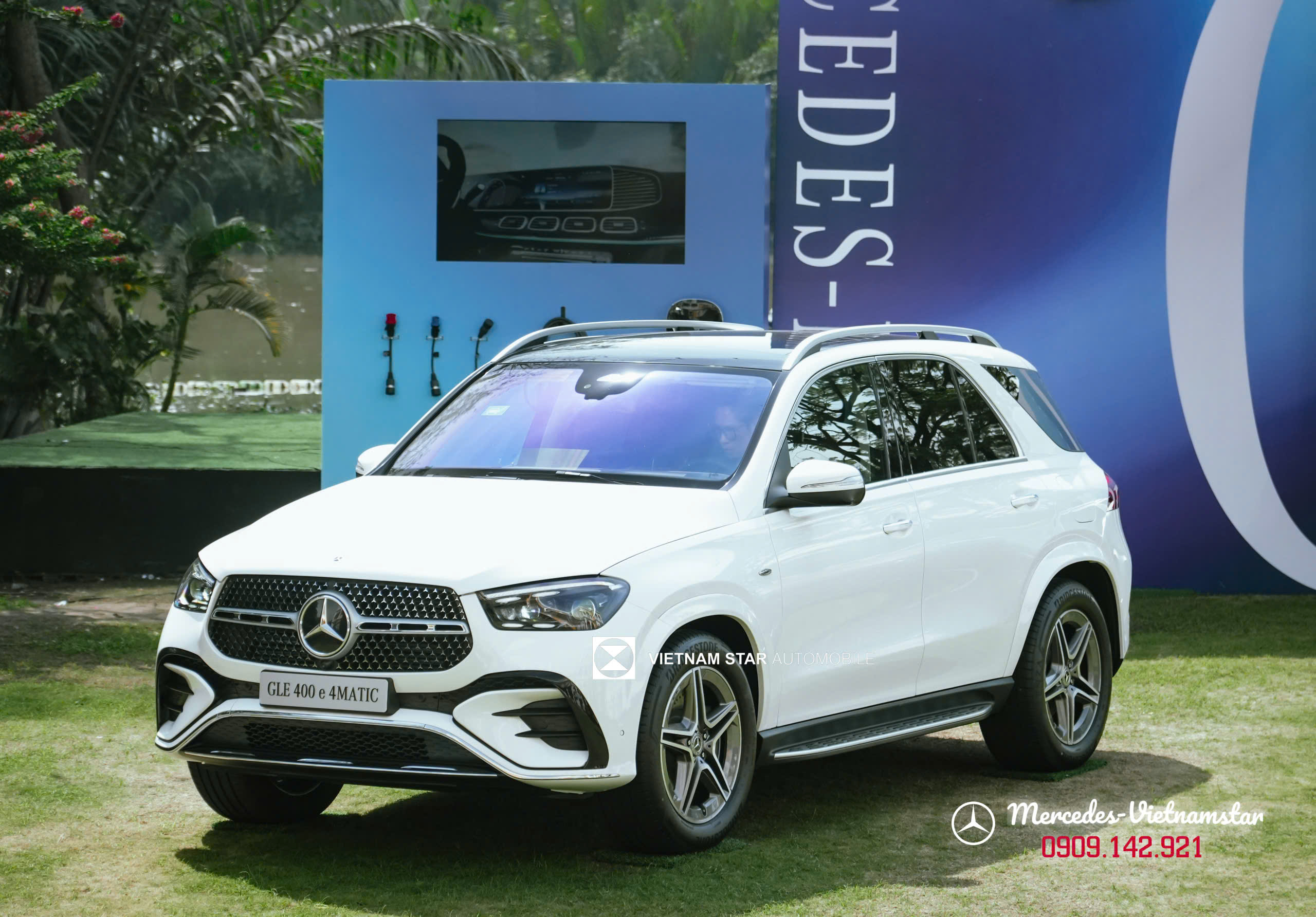 Ngoại thất xe Mercedes GLE 400 e 4MATIC 2025 màu Trắng Polar sang trọng