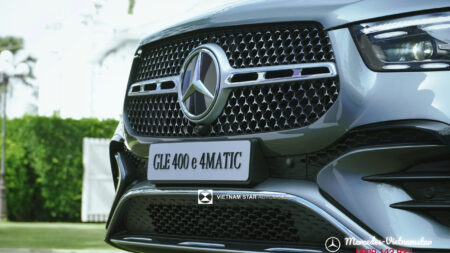 Hốc gió cản trước AMG viền chrome trên xe GLE 400 e màu xám