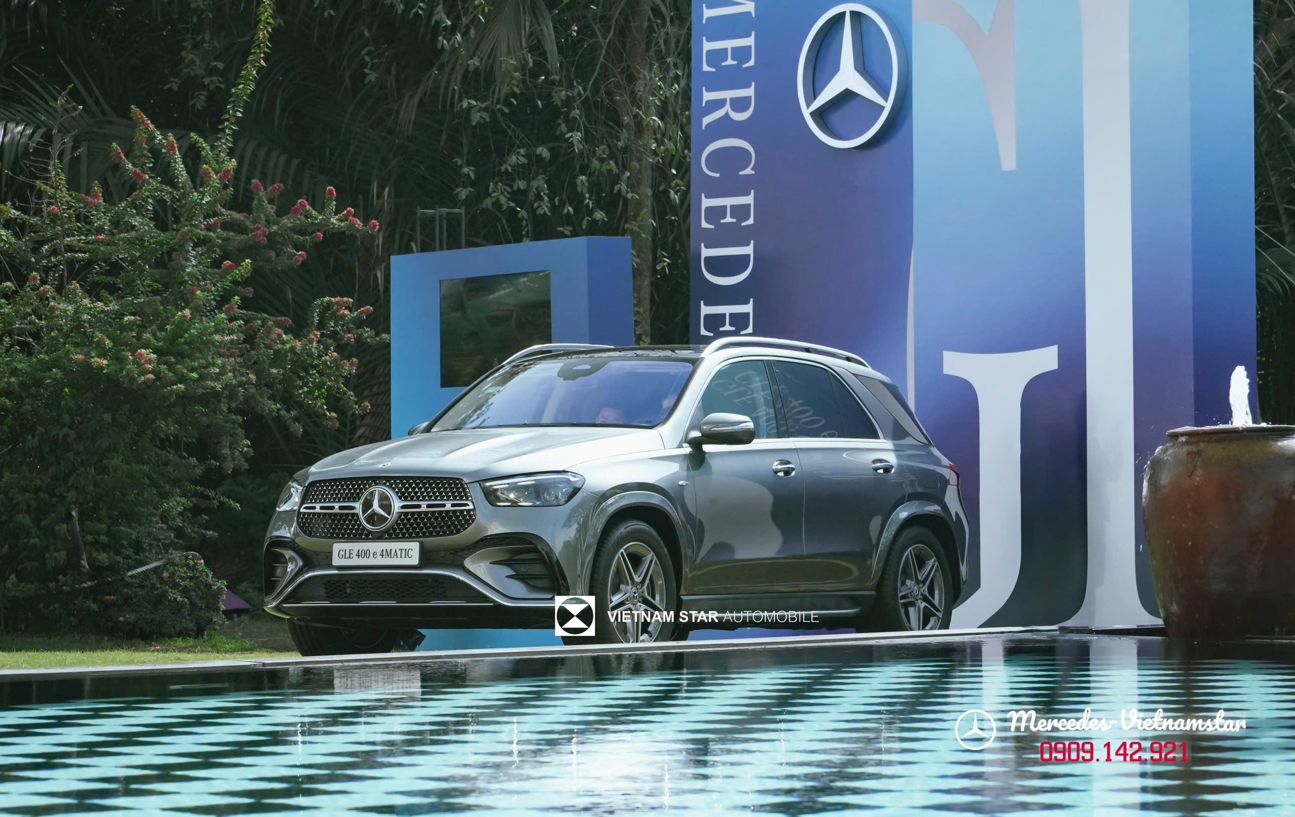 Ngoại thất xe Mercedes GLE 400 e màu Xám Selenite mạnh mẽ và nam tính