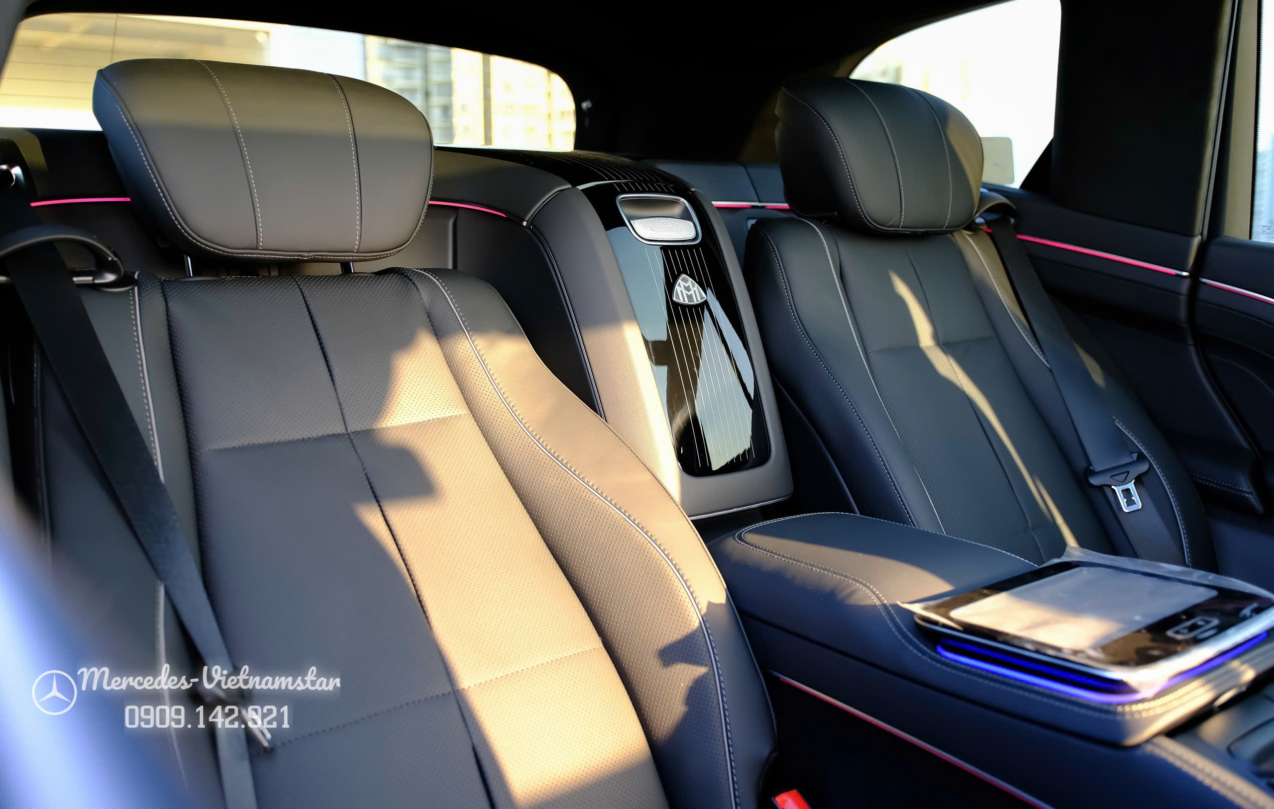 Ghế thương gia phía sau Maybach GLS có tựa lưng ngả tối đa 43,5 độ.