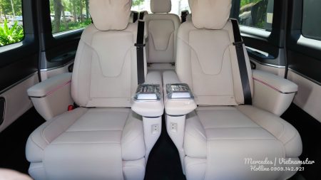 Khoang hành khách Vip trên V300 AMG màu Be vô cùng sang trọng