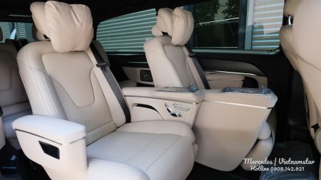 Khoang VIP trên V300 AMG có đầy đủ chức năng massage, ngax lưng, đệm bắp chân