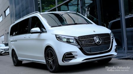 Cụm đèn pha thông minh Multibeam LED trên Mercedes V300 AMG 2026 trắng