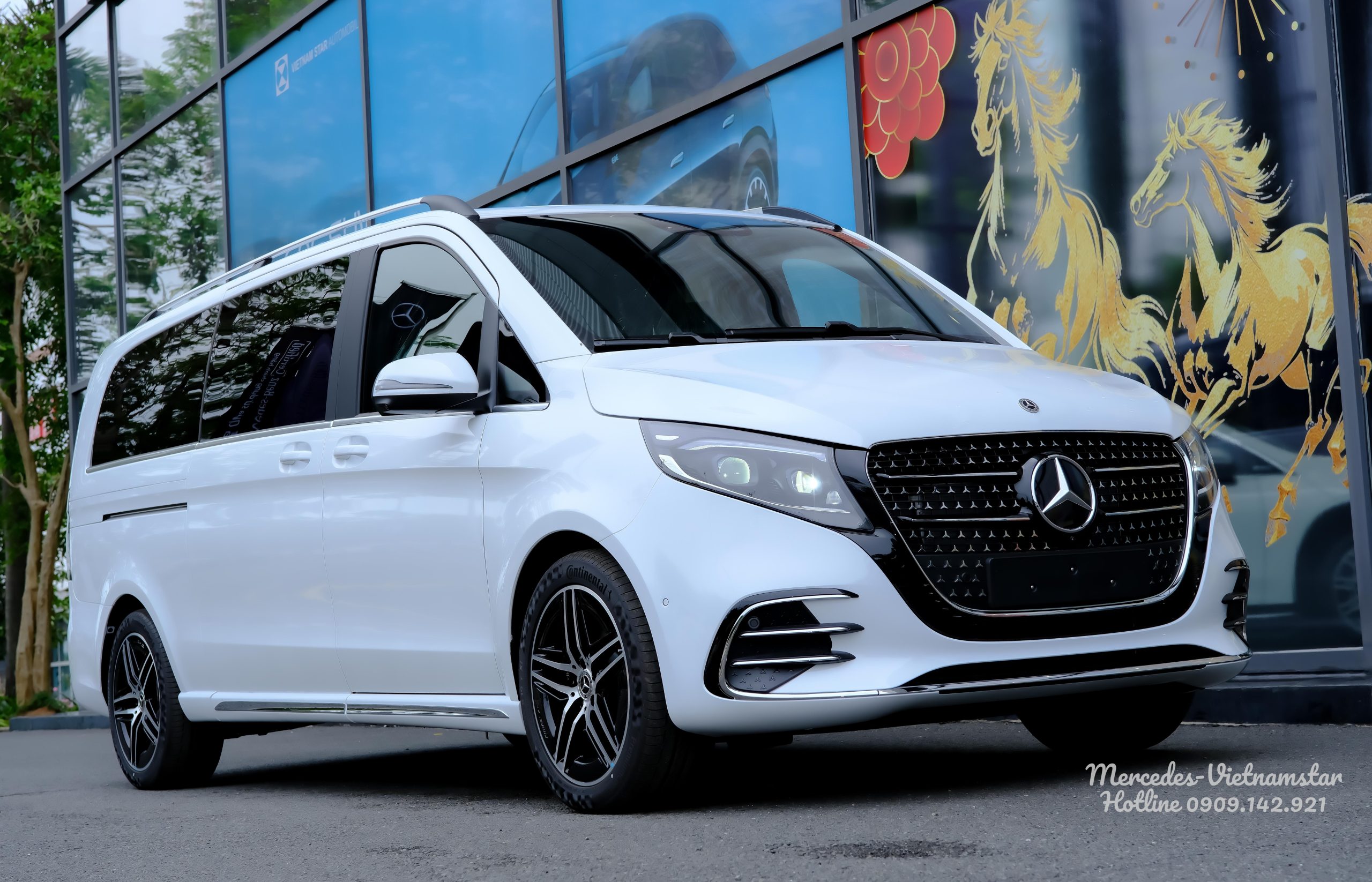 Thiết kế cản trước gói ngoại thất AMG Line trên Mercedes V300 AMG 2026