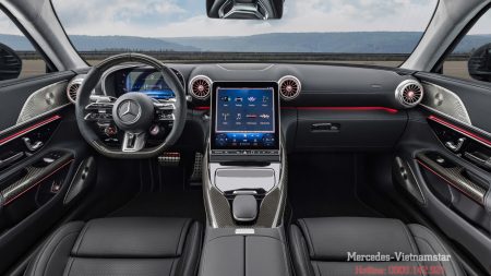 Toàn cảnh khoang lái sang trọng của siêu phẩm Mercedes GT 63.