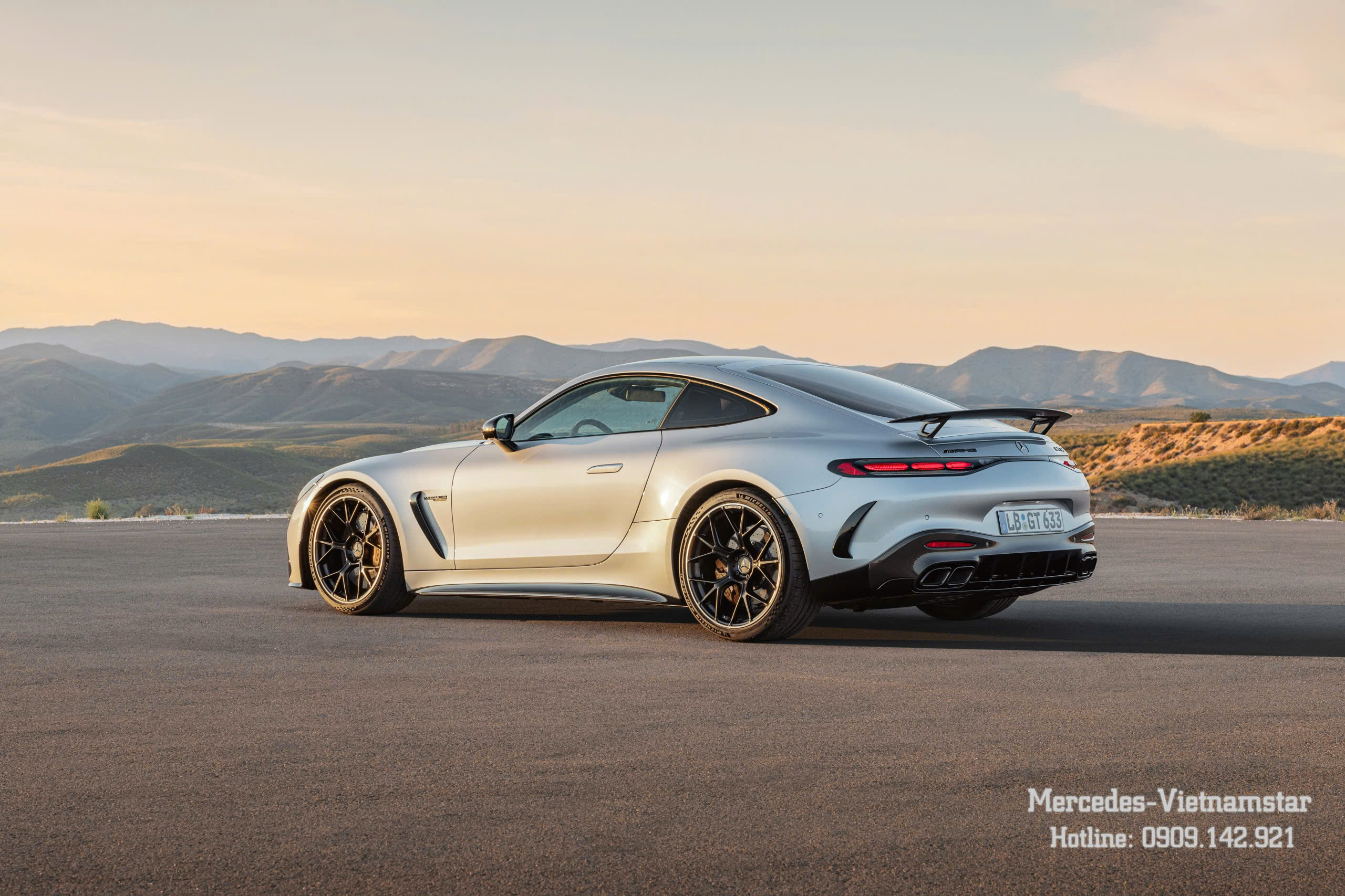 Đường nét cơ bắp đặc trưng của các dòng xe V8 như AMG GT63.