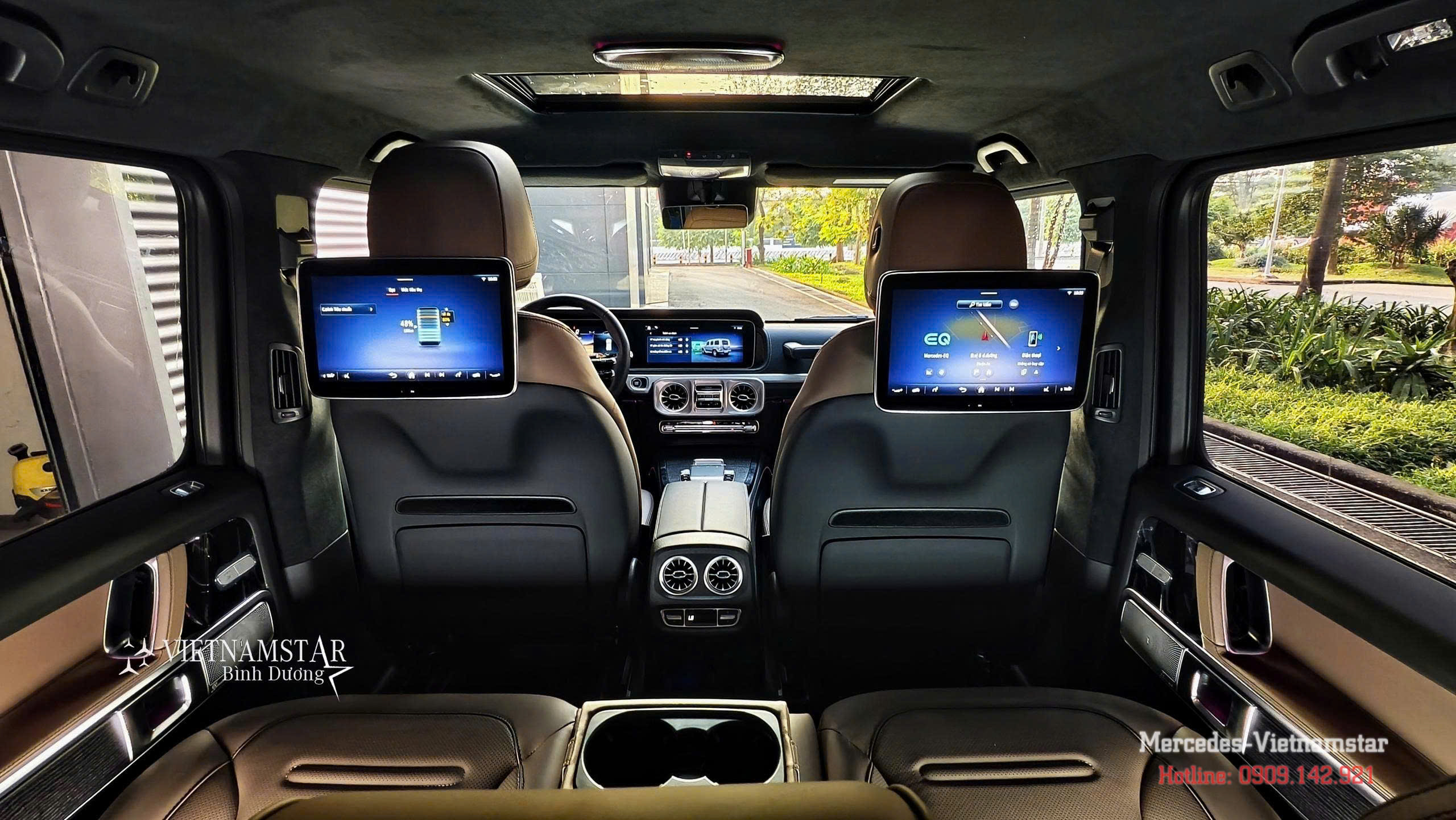 Hệ thống giải trí MBUX High-End với màn hình kép 11.6 inch cho hàng ghế sau Mercedes G580. Hệ thống giải trí MBUX High-End với màn hình kép 11.6 inch cho hàng ghế sau Mercedes G580.