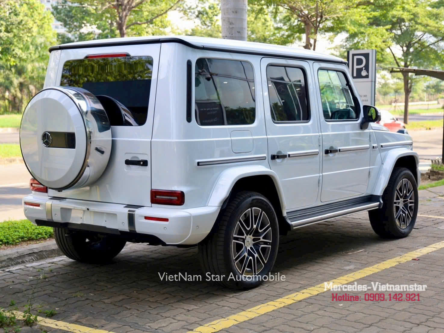 Hình ảnh thực tế xe Mercedes-Benz G580 màu trắng, mẫu G-Class thuần điện đầu tiên thế giới