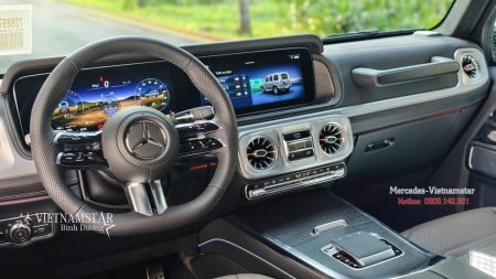 Hệ thống giải trí MBUX siêu lớn trên bảng táp-lô xe điện G580.