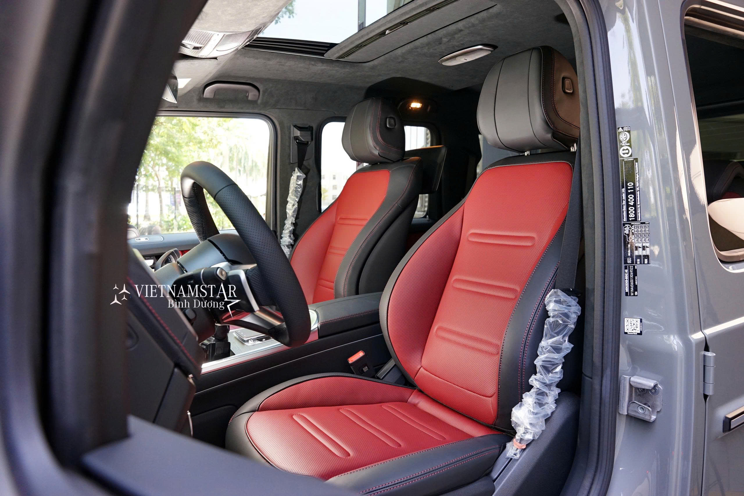 Cận cảnh ghế da Nappa cao cấp màu Đỏ của xe Mercedes G580.