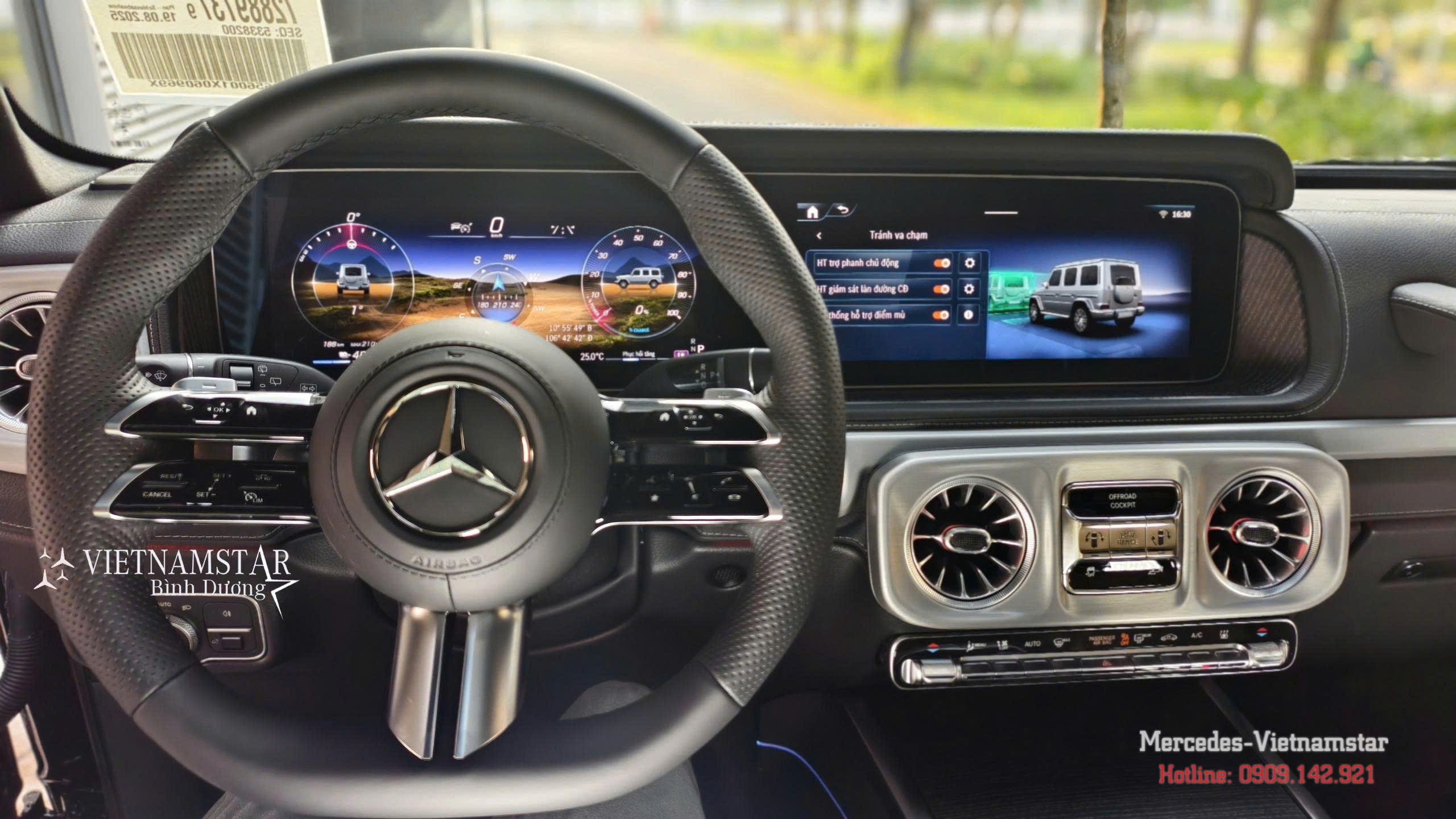 Vô lăng AMG bọc da Nappa cao cấp tích hợp nút bấm cảm ứng trên G580.